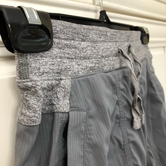 *Small flaw Ivivva by Lululemon Live to Move crop - Picture 5 of 12